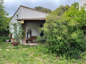 Charmante petite maison avec terrasse et jardin
